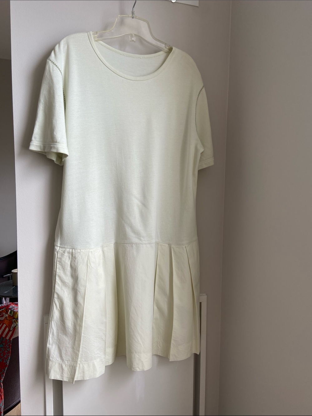 Pale Pistachio Colour Short Sleeve Pleated Hem Dress